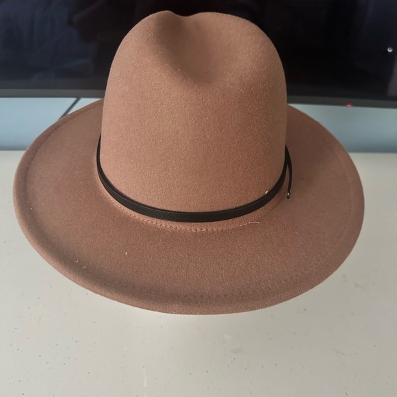 Women’s hat - Picture 10 of 10